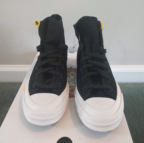 Looney Toons Kith Converse Shoe - Picture 2 of 3